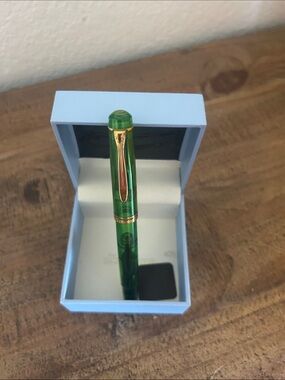 Green Pen with Gold Accents - Pelikan fountain